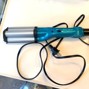 TIGI Bed Head wave artist